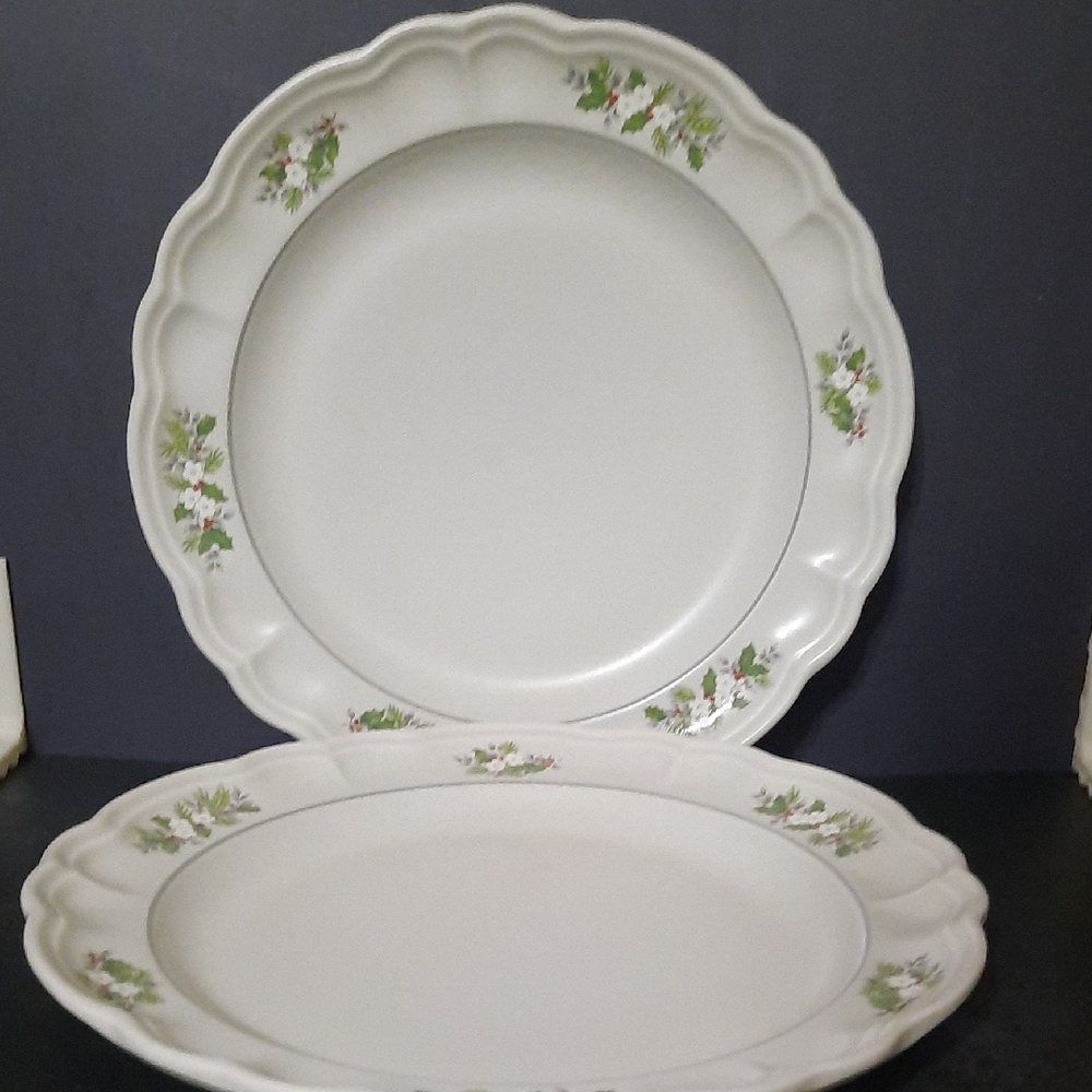 Set of 2 Pfaltzgraff White Dinner Plate with Holly and Red Berry Accents - Picture 13 of 13